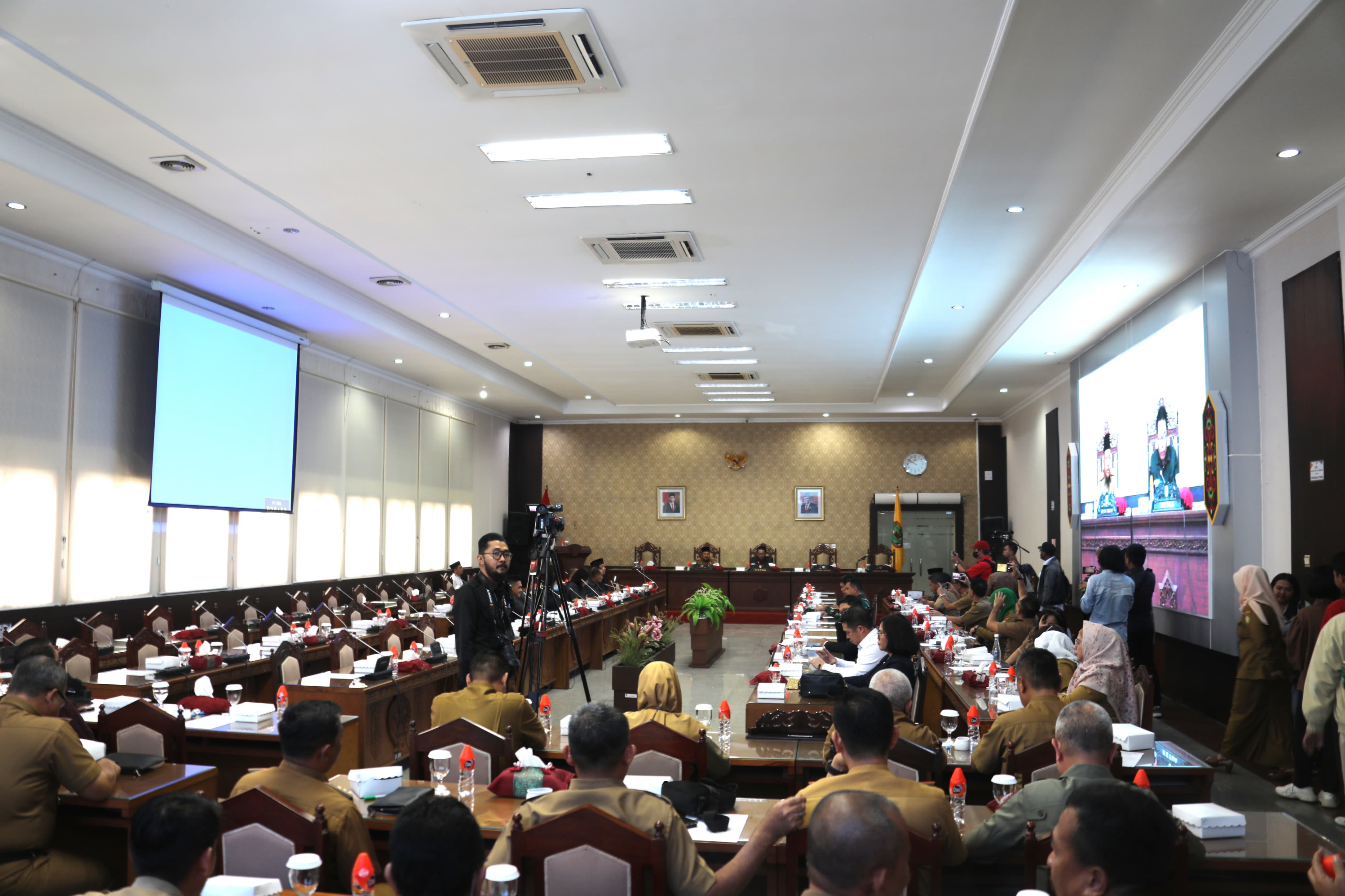 Sekda Nuryakin Sampaikan Sambutan Gubernur Pada Rapur ke-9 Penutupan Masa Persidangan III Tahun Sidang 2023 sekaligus Rapur ke-1 Pembukaan Masa Persidangan I Tahun Sidang 2024
