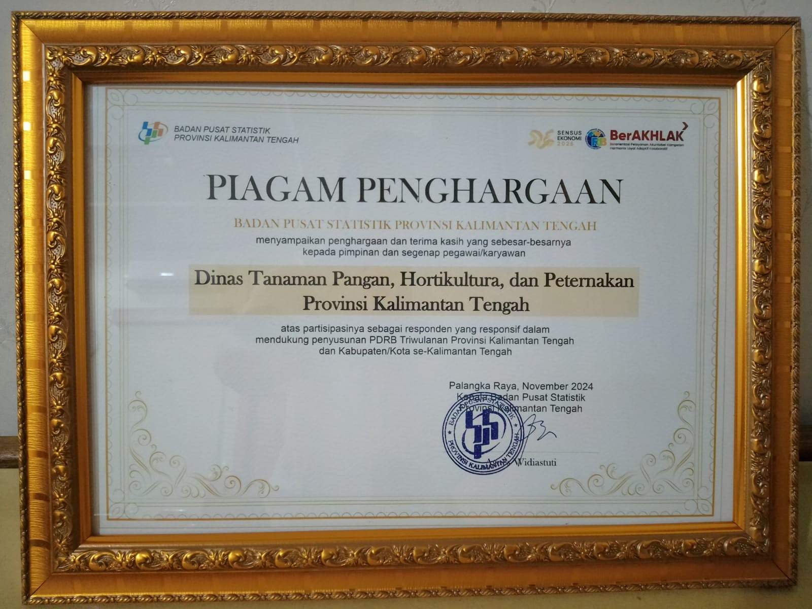 Kadis TPHP Prov. Kalteng Terima Penghargaan dari BPS atas Dukungan Data Mikro Sektoral  