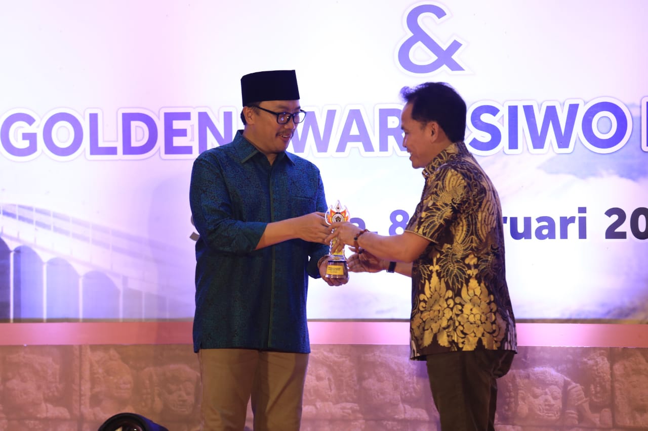 CEO Kalteng Putra Terima Golden Award Siwo PWI 2019