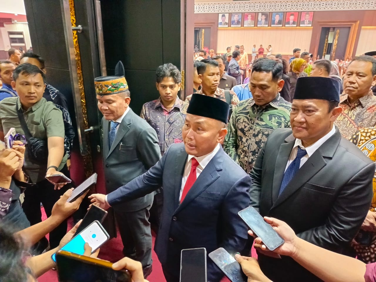 Hadiri Rapat Paripurna ke-3, Gubernur Sugianto Sabran Harapkan Calon Gubernur dan Wakil Gubernur Kalteng Terpilih Bisa Optimalkan PAD untuk Infrastruktur