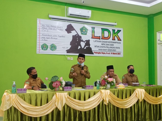 Kuatkan Kepemimpinan Siswa, MTsN 2 Palangka Raya Berikan Diklat LDK Bagi Pengurus Osim