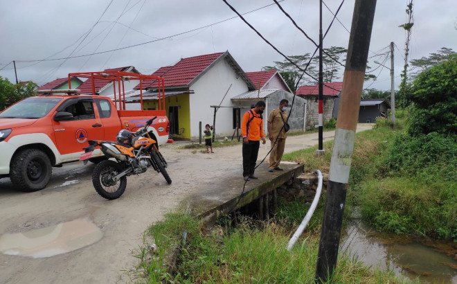 Pantau Lokasi Rawan Banjir, BPBD Kobar Ajak Masyarakat Tetap Siaga