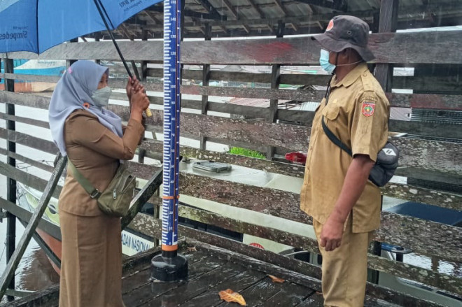 Pantau Lokasi Rawan Banjir, BPBD Kobar Ajak Masyarakat Tetap Siaga
