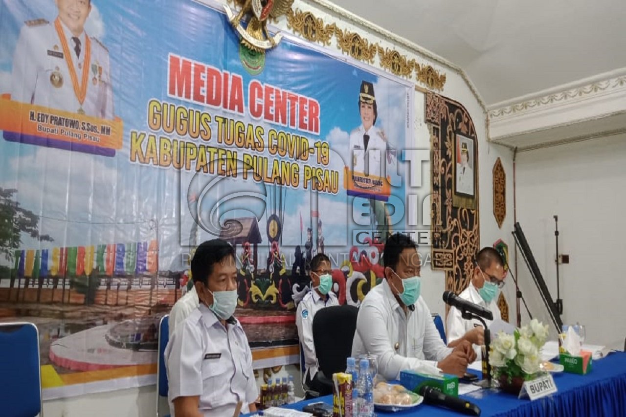 Bupati Pulang Pisau Mengikuti Vicon Dengan Kemendagri