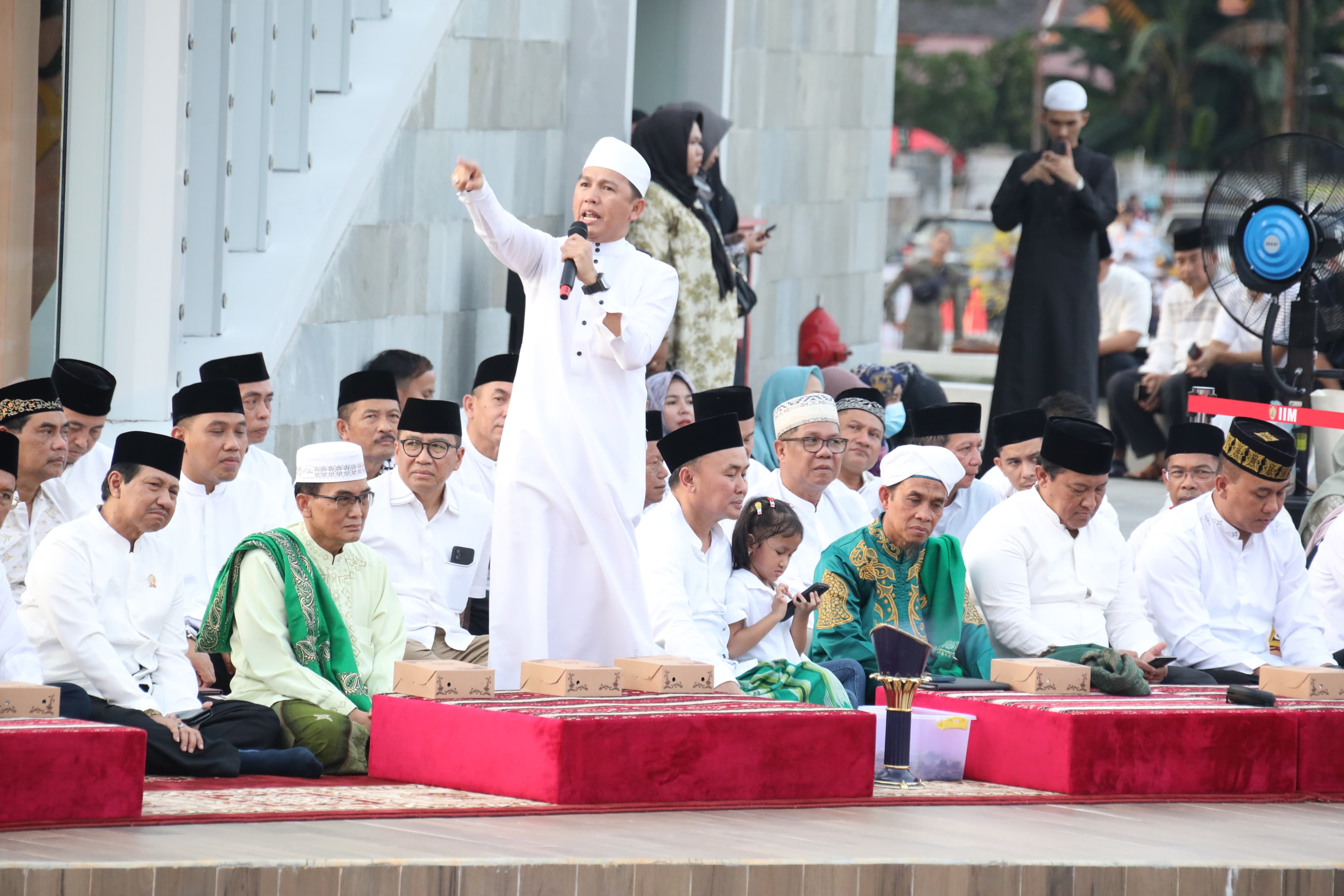 Pererat Tali Silaturahmi, Gubernur Sugianto Sabran Gelar Buka Puasa Bersama di Bundaran Besar Palangka Raya