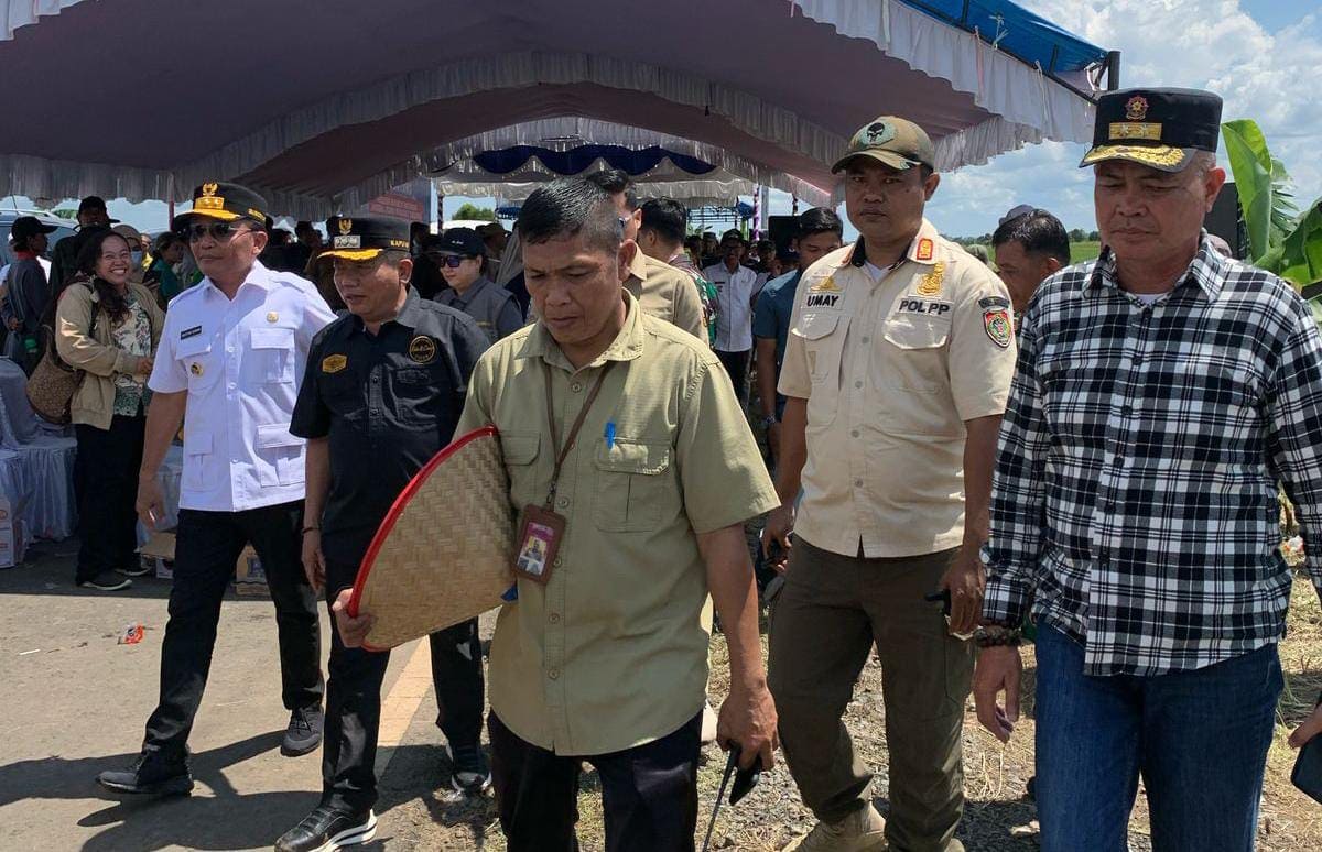 Gubernur Kalteng Hadiri Panen Raya Serentak di Pulang Pisau, Satpol PP Kalteng Lakukan Pengamanan dan Pengawalan