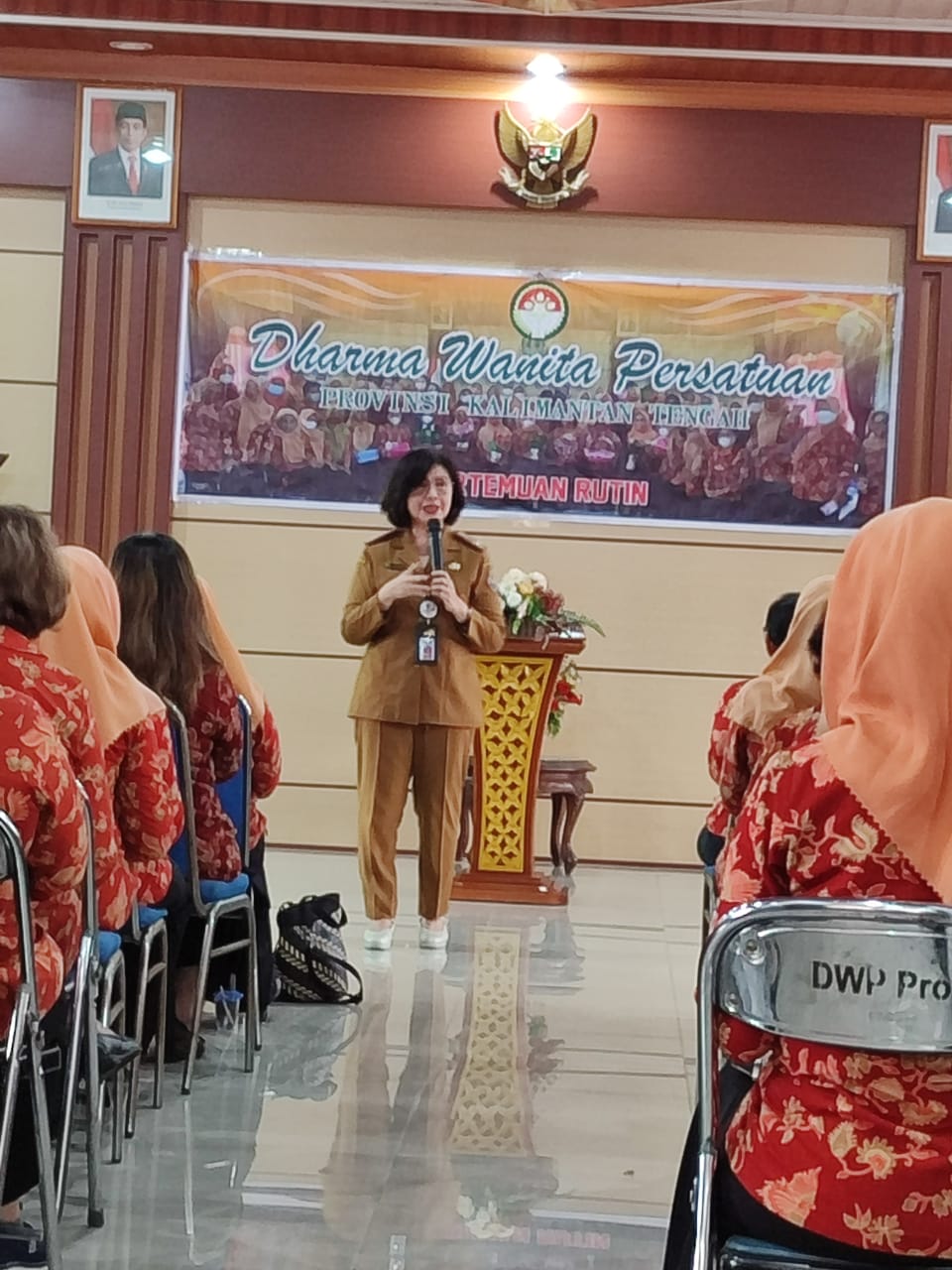 Kadis P3APPKB Sampaikan Materi PUA dan Stunting pada Pertemuan Rutin Dharma Wanita Persatuan Provinsi Kalimantan Tengah