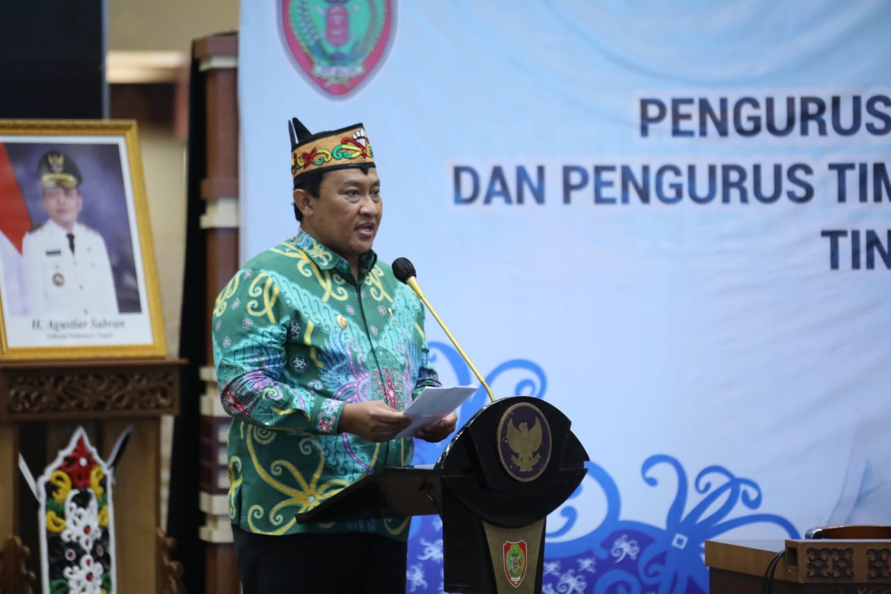 Gubernur Kalteng Lantik Pengurus Dekranasda Masa Bakti 2025-2030 dan Pengurus Tim Pembina Posyandu Masa Bakti 2025-2029
