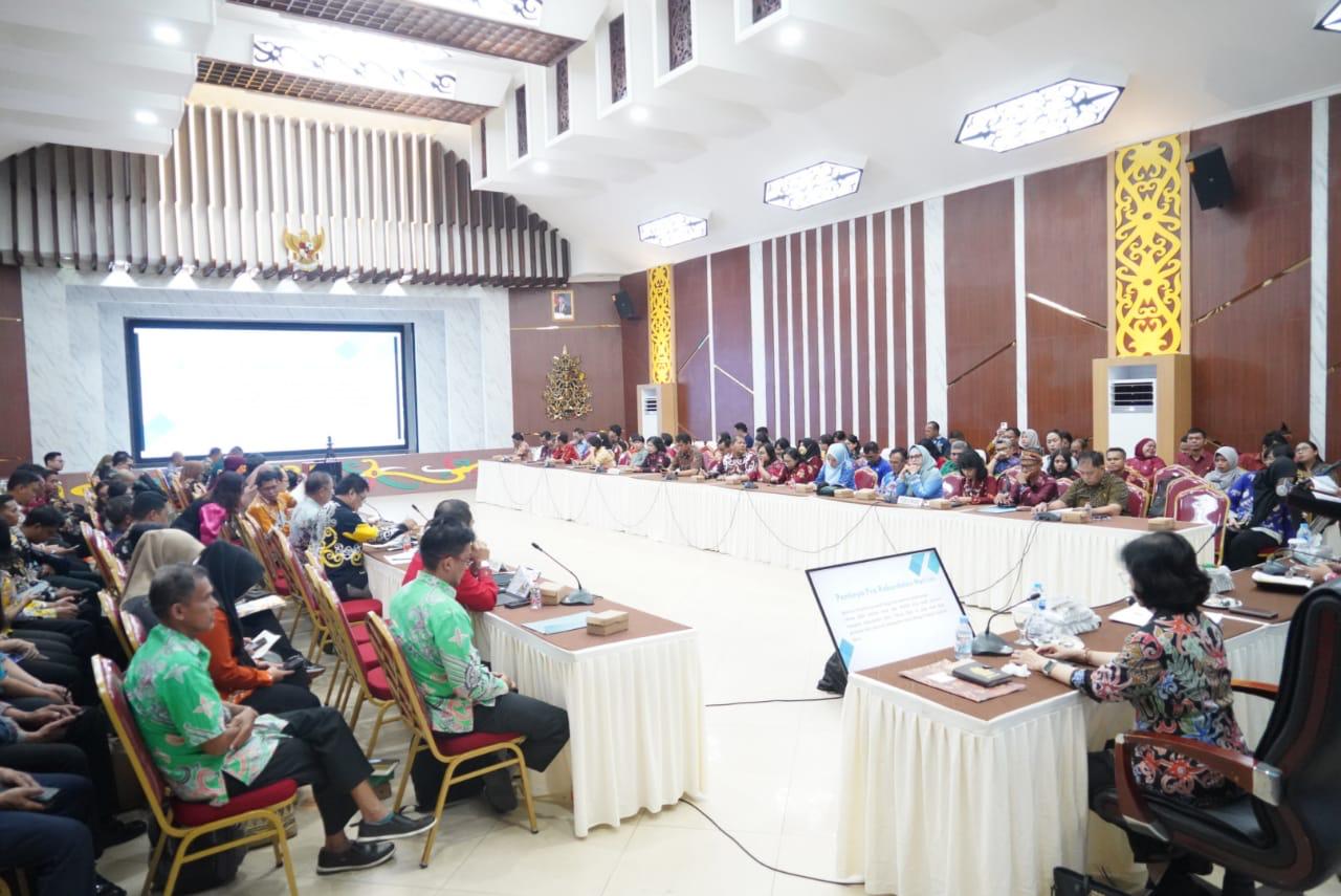 Asisten Ekbang Sri Widanarni Pimpin Pra Rakordalev Pelaksanaan Rencana Pembangunan Daerah Provinsi Kalteng Tahun 2025