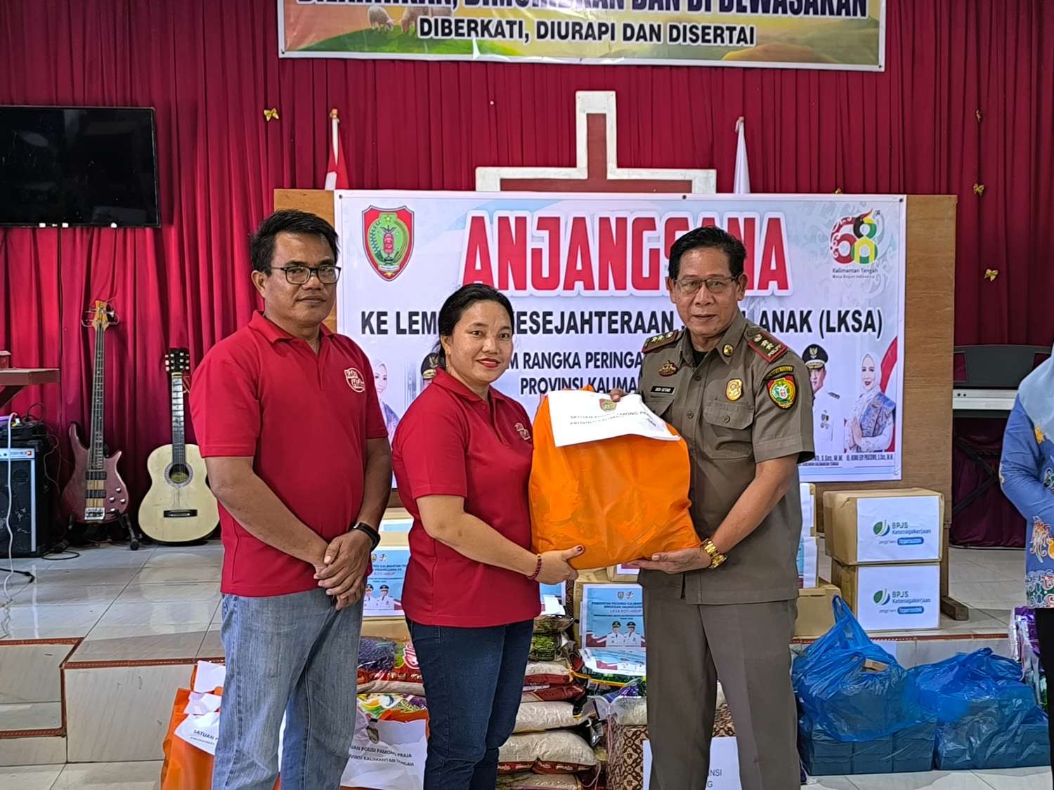 Peringati Hari Jadi Ke-68 Prov. Kalteng, Satpol PP Ikuti Anjangsana ke LKSA Yayasan Roti Hidup