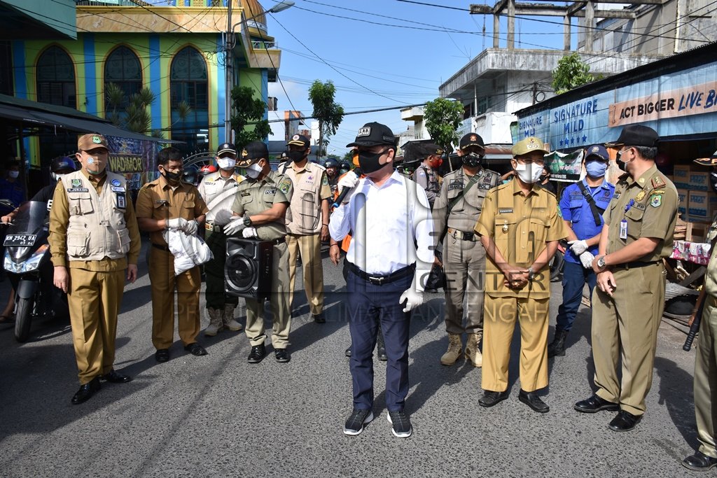 Hari ke-5, Bupati dan Wabup Sampaikan Aturan PSBB di Pasar Besar