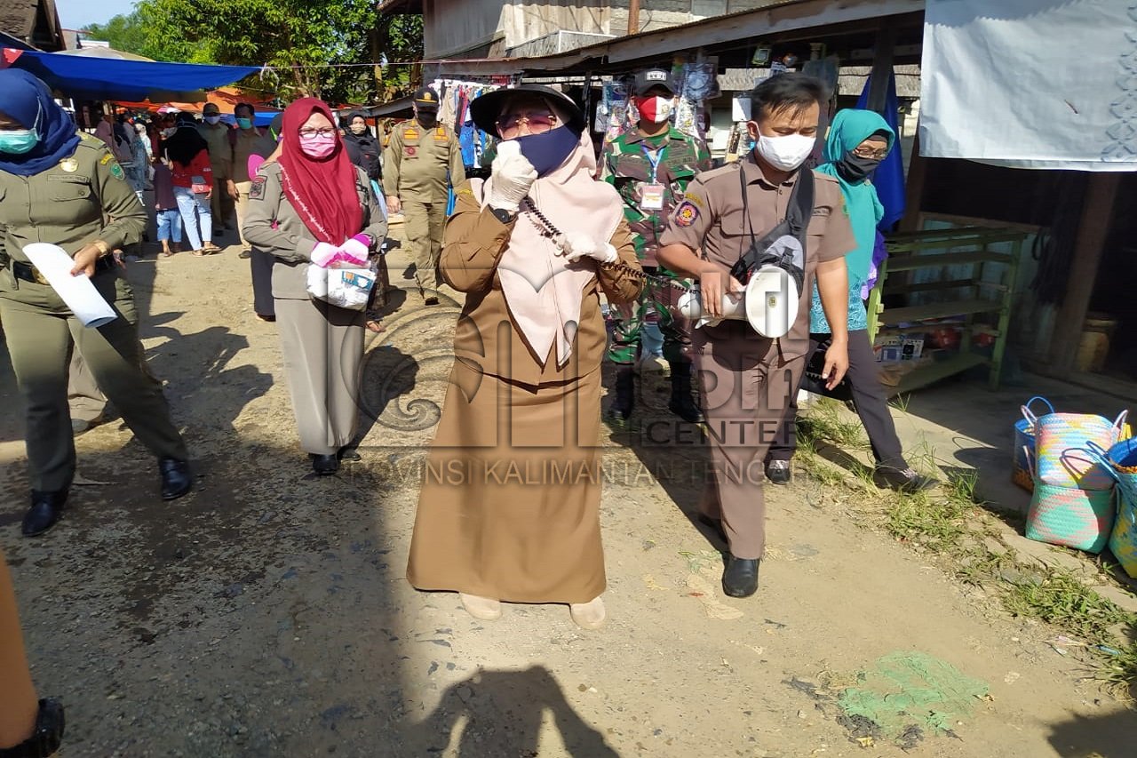 Tim Gugus Tugas Pulang Pisau Lakukan Sosialisasi Pencegahan Covid-19 di Pasar Kecamatan Pandih Batu