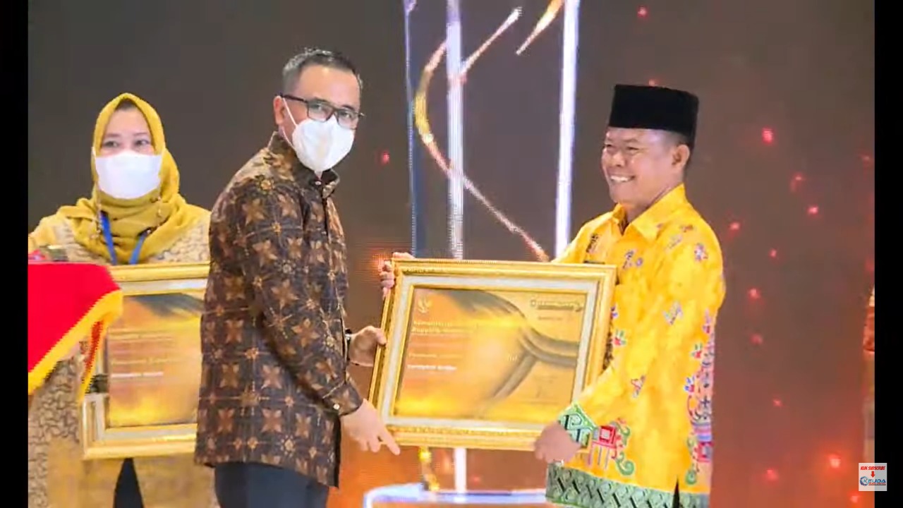 Pemkab Kobar Raih Penghargaan Realisasi Pendapatan Daerah Tertinggi ke-3 Tahun 2021 dari Kemendagri