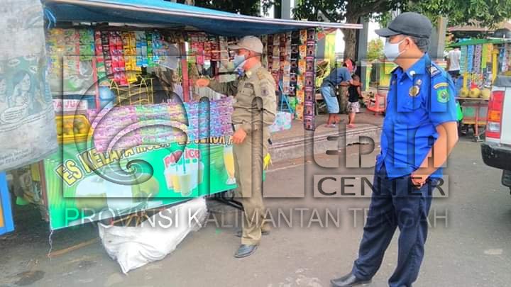 SatPol PP dan Damkar Terus Edukasi Masyarakat Untuk Mematuhi Protokol Kesehatan 