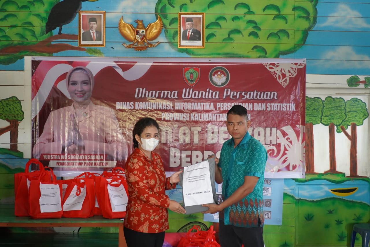 Warga Belajar Ransel Buku, Antusias Terima Kunjungan DWP Diskominfosantik Dalam Rangka Jum’at Berkah Berbagi
