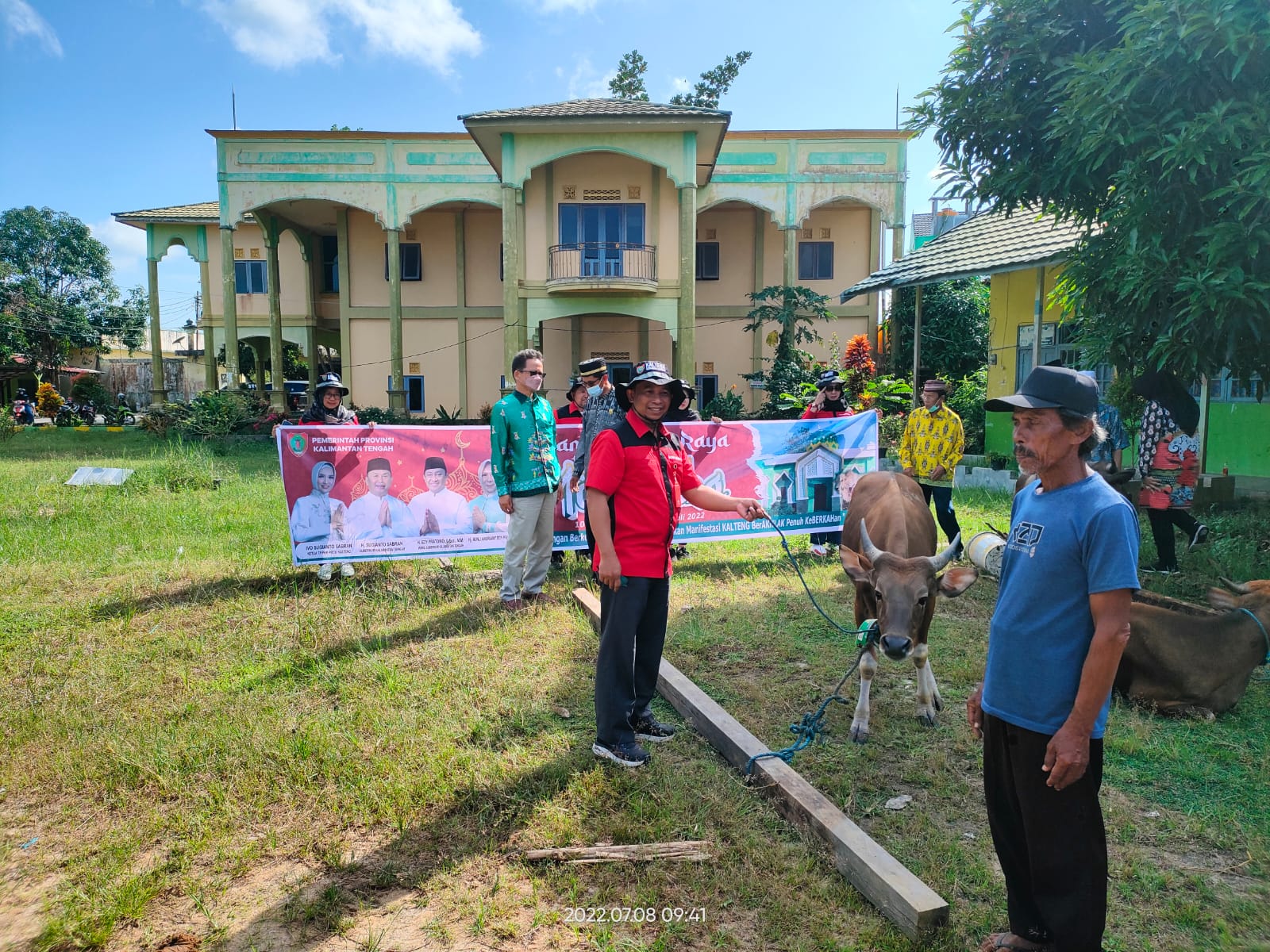 Gubernur Kalteng Salurkan Bantuan Hewan Kurban Sebanyak 77 Ekor Sapi untuk Kabupaten Kapuas 