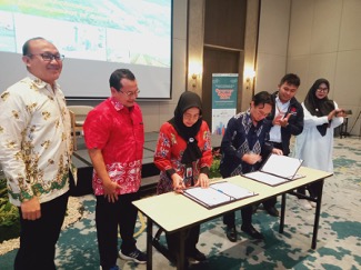 Dinas TPHP Prov. Kalteng Tandatangani Kontrak Kerja Sama Kolaborasi Riset Sustainable Smart Greenhouse Komoditas Hortikultura dengan BRIN
