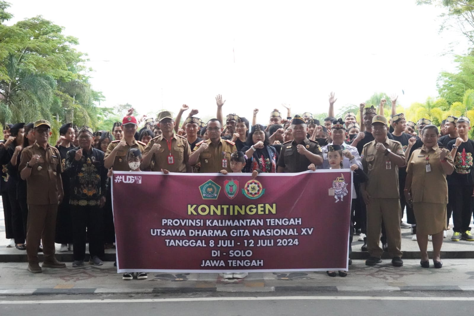 Asisten Adum Sri Suwanto Lepas Kontingen Utsawa Dharmagita Tingkat Nasional XV di Kota Surakarta Provinsi Jawa Tengah