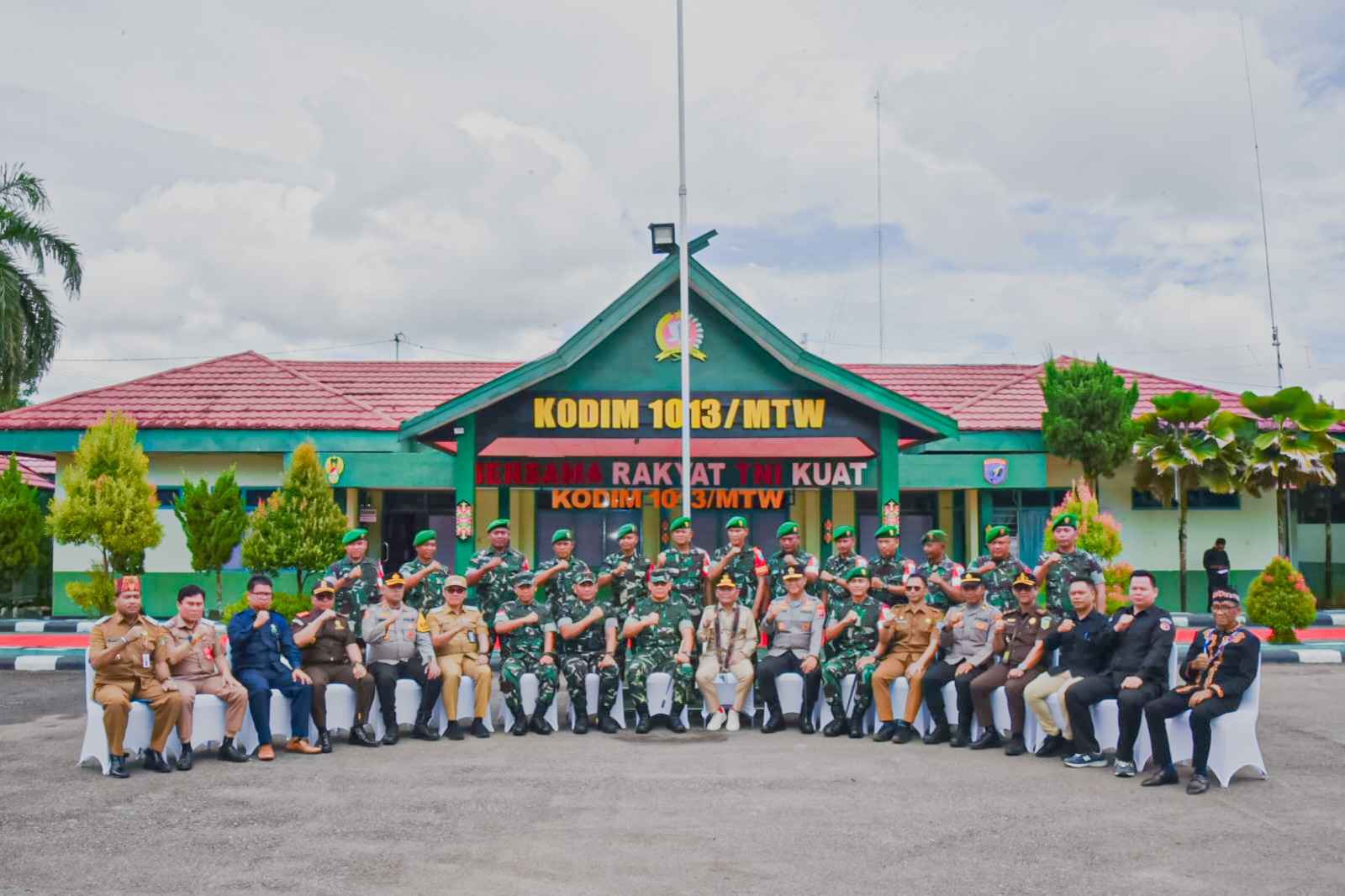Gubernur Agustiar Sabran Dampingi Pangdam XII/Tpr di Muara Teweh, Tegaskan Sinergi Jelang PSU