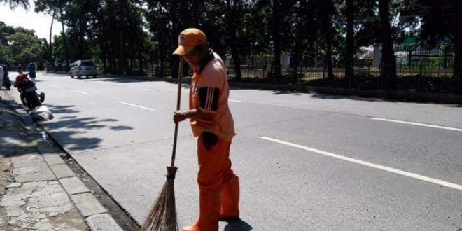 Penyapu Jalan Kumpulkan 8,22 M3 Sampah Setiap Hari