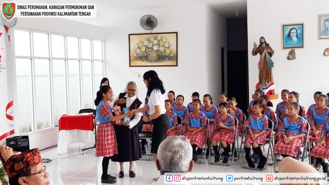 Anjangsana ke LKSA Maria Ines Palangka Raya, Dinas Perkimtan Prov. Kalteng Bersama Rombongan VIII Pemprov Kalteng Berikan Bingkisan