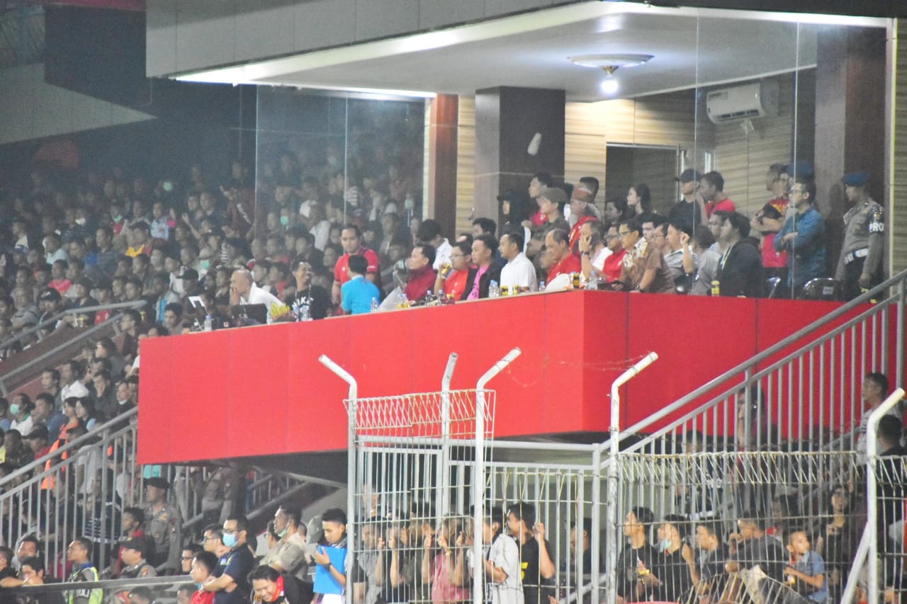 Gubernur Kalteng Saksikan Pertandingan Kalteng Putra vs Arema FC di Stadion Tuah Pahoe