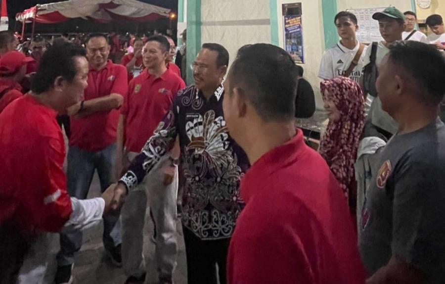 Awali 02SN dan GSI, Sekda Kalteng Nuryakin Saksikan Langsung Pertandingan Sepak Bola Ekshibisi Disdik vs Kepsek