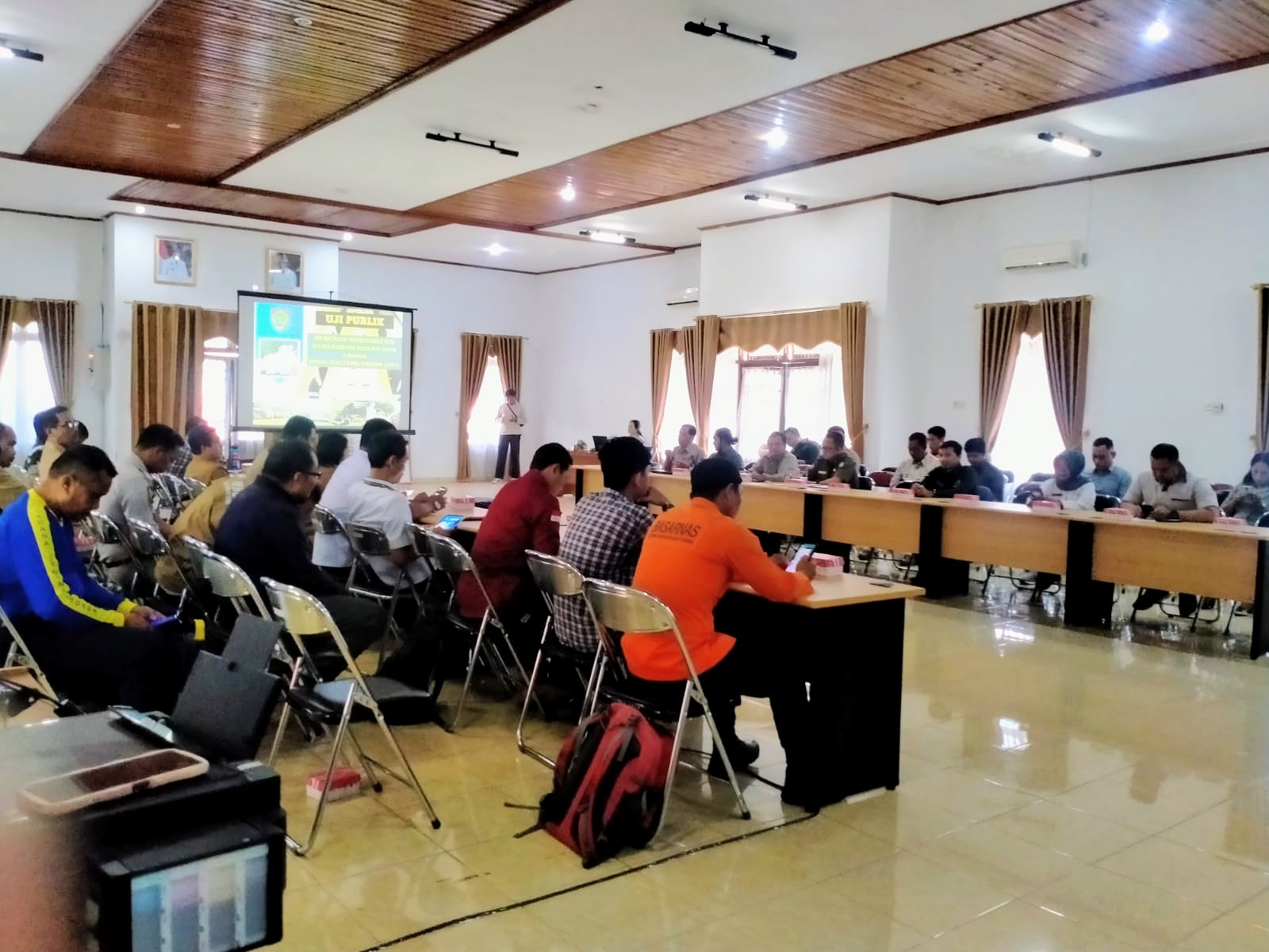Sahli Gubernur Suhaemi Buka Rapat Finalisasi/ Uji Publik Dokumen Rencana Kontingensi Karhutla Provinsi Kalteng Tahun 2023