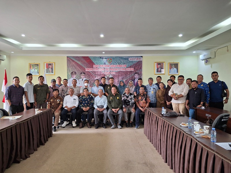 Gelar Rapat Perhitungan Harga TBS Kelapa Sawit, Disbun Kalteng Tetapkan Harga Periode II Bulan Juli 2024