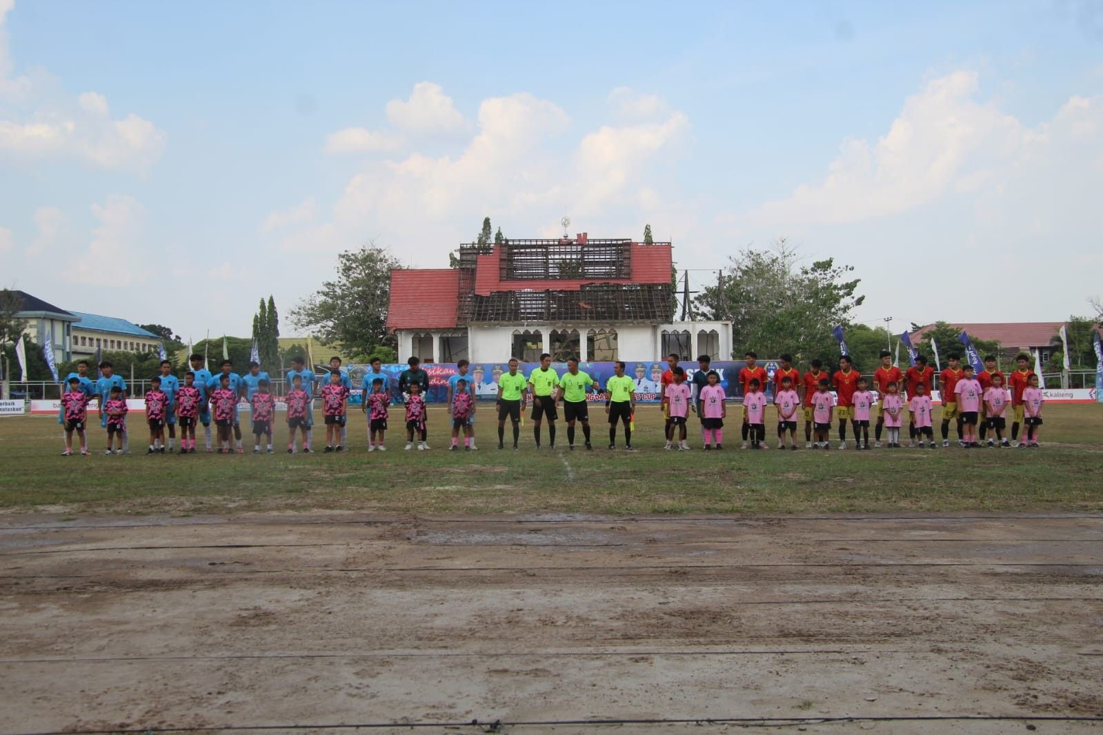 Gubernur Kalteng Tutup Gubernur Cup Road to Pangdam Cup 2026, Dorong Pembinaan Pesepak Bola Muda