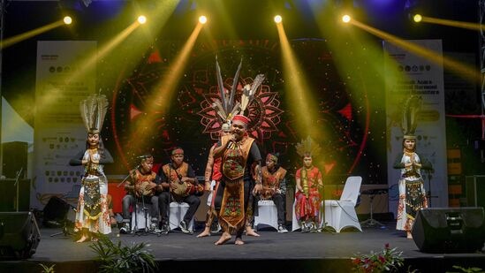 Tim Kesenian Kalteng Tampil di Festival Harmoni Budaya Nusantara 2024