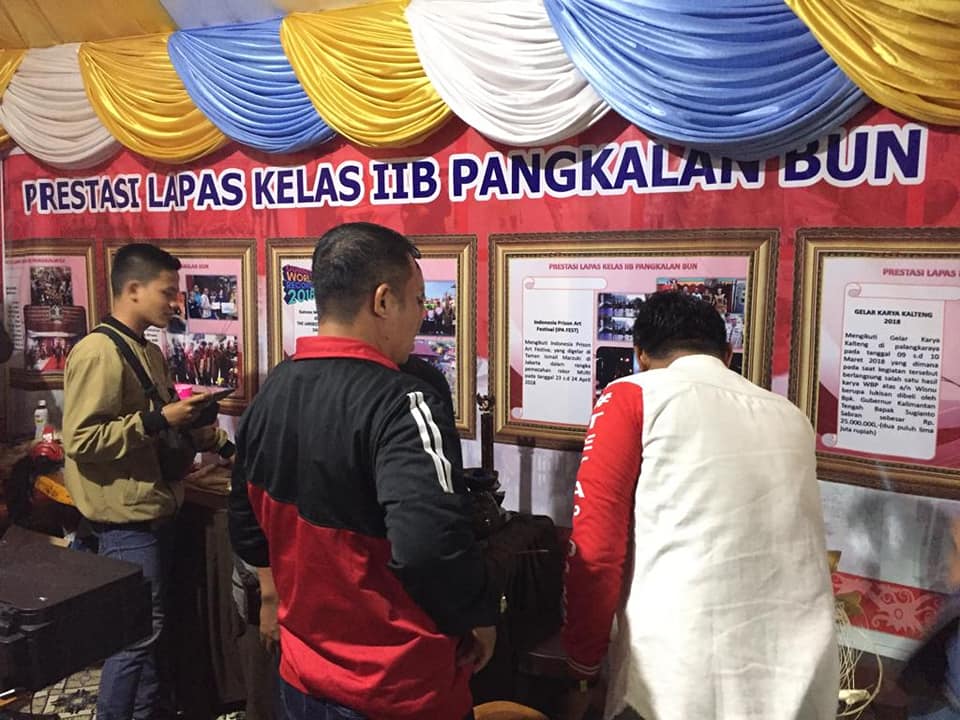 APRESIASI BERBAGAI KALANGAN TERHADAP HASIL KARYA WBP LAPAS PANGKALAN BUN DI EVENT KOBAR EXPO  