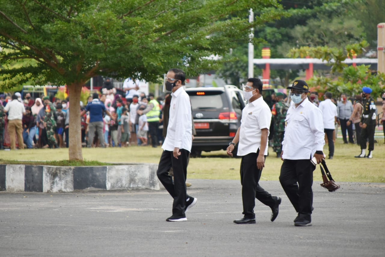 Presiden Joko Widodo Menyerahkan Langsung Banpres Bagi Pelaku UMKM se-Kalteng.