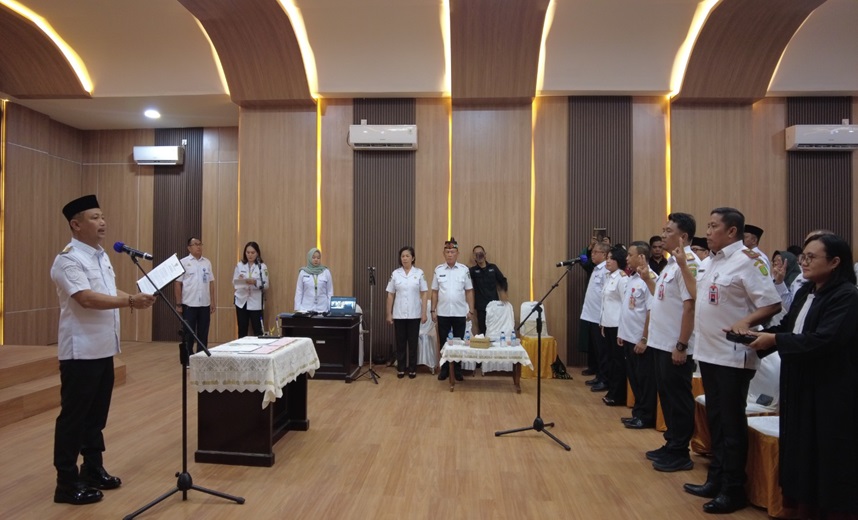 Bupati Barsel Eddy Raya Samsuri Lantik 14 Pejabat Eselon II