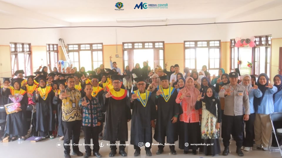 Wisuda Sekolah Lansia Seruni Ceria, Bukti Semangat Belajar Tak Kenal Usia