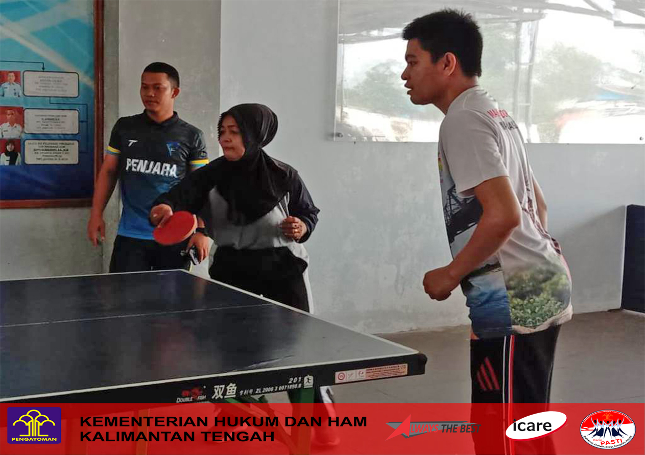 Pegawai Kanwil Kalteng Laksanakan Latihan Rutin Tenis Meja di Hari Jumat