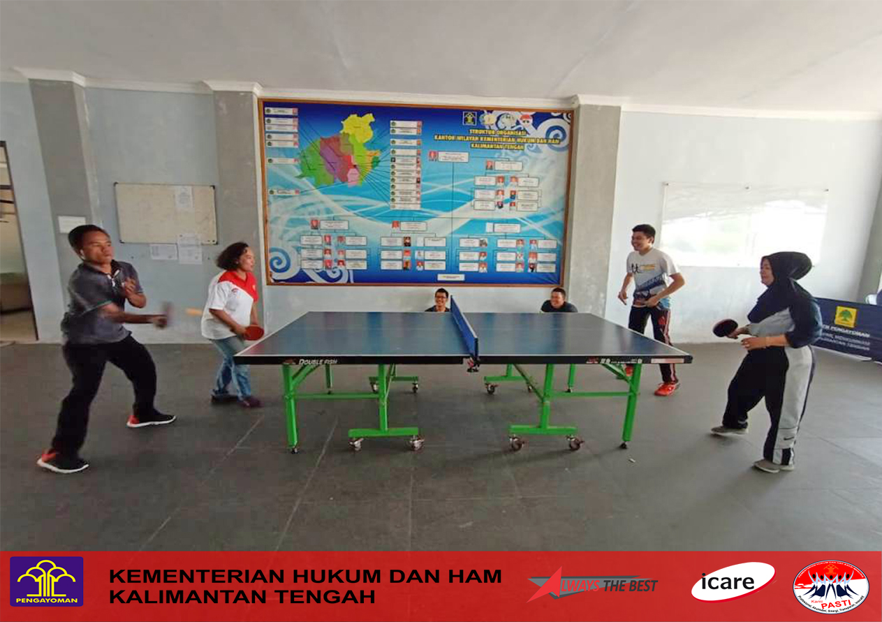 Pegawai Kanwil Kalteng Laksanakan Latihan Rutin Tenis Meja di Hari Jumat