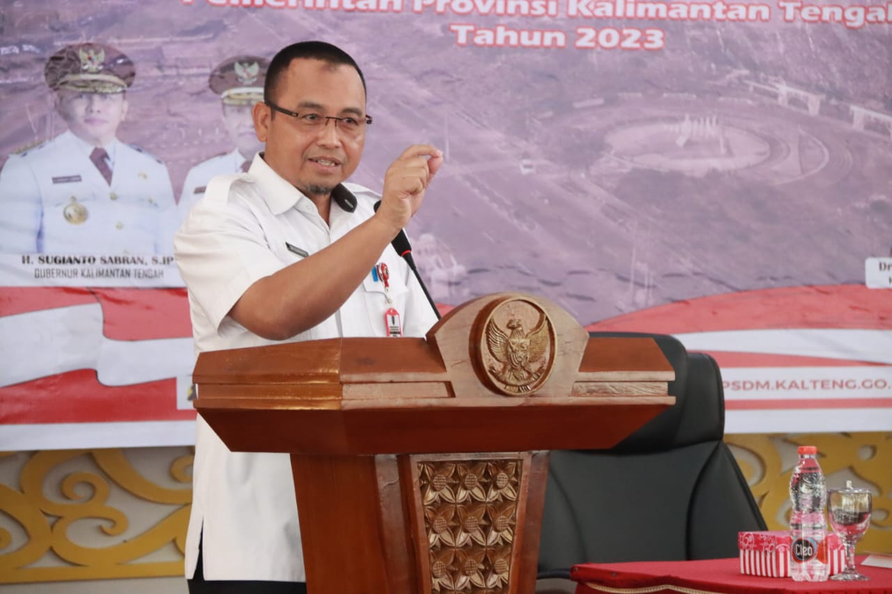 Asisten Adum Sri Suwanto Tutup Pelatihan Kepemimpinan Administrator Gelombang II Angkatan IV, V, VI, dan VII Provinsi Kalteng Tahun 2023