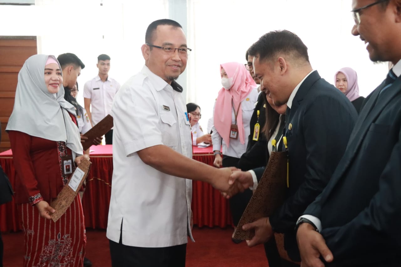 Asisten Adum Sri Suwanto Tutup Pelatihan Kepemimpinan Administrator Gelombang II Angkatan IV, V, VI, dan VII Provinsi Kalteng Tahun 2023
