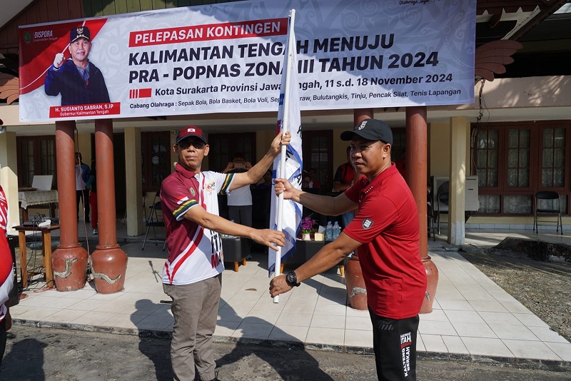 Mewakili Gubernur Kalteng, Kadispora Lepas dan Berangkatkan Kontigen Kalteng Menuju Pra POPNAS Zona III Tahun 2024
