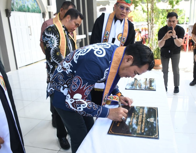 Bupati Pulang Pisau Tahbiskan Gedung Gereja GKE Yerusalem Taheta