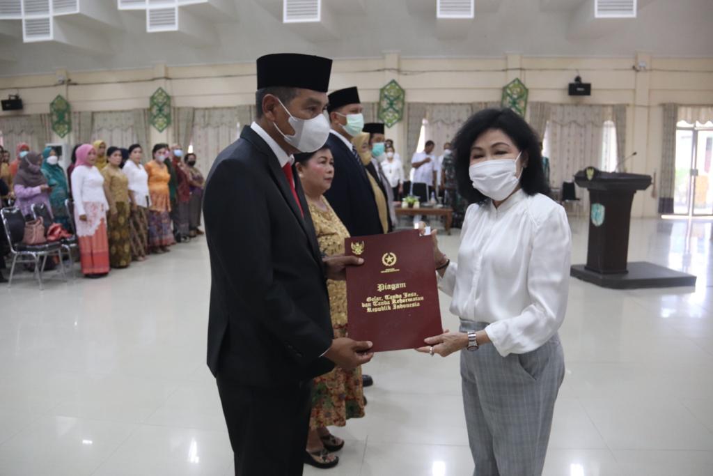 289 PNS Pulang Pisau Terima Penghargaan Satyalencana Karya Satya