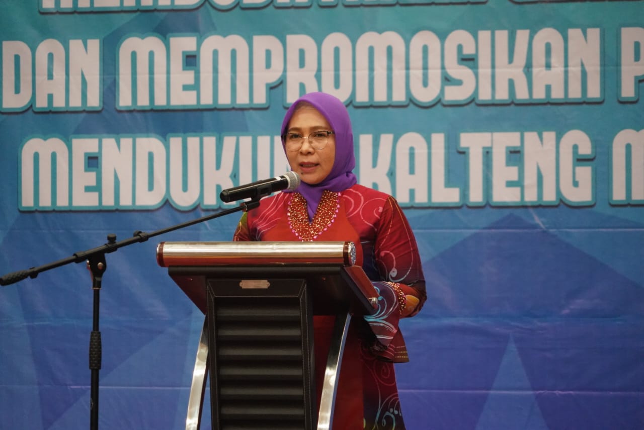 Kukuhkan Bunda Literasi, Ivo Sugianto Sabran : Peran Bunda Literasi Sangat Penting Bantu Galakkan Promosi Gemar Membaca 