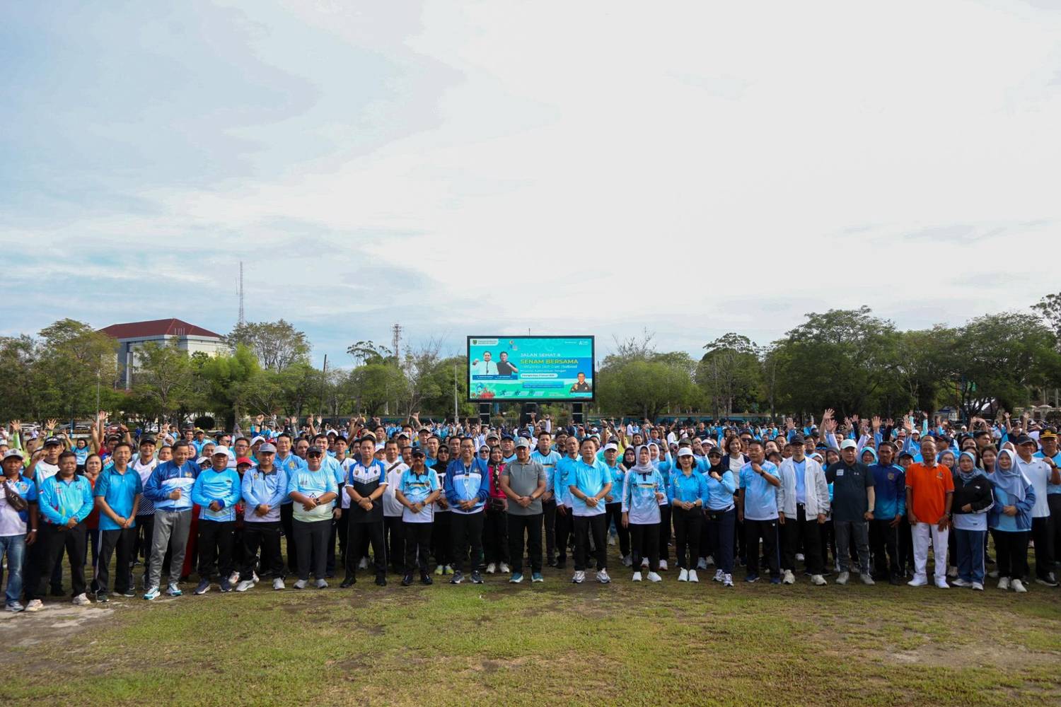 Wagub Buka Jalan Sehat dan Senam Pagi ASN Peringati Hari Desa Nasional 2026, Dorong Pembangunan dari Desa   