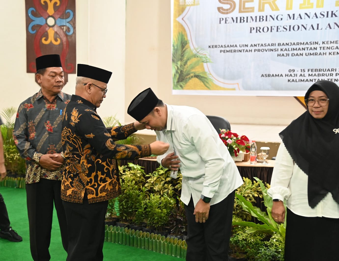 Plh Sahli Gubernur Pemkumpol Suharno Hadiri Pembukaan Sertifikasi Pembimbing Manasik Haji dan Umrah Profesional Angkatan VI   