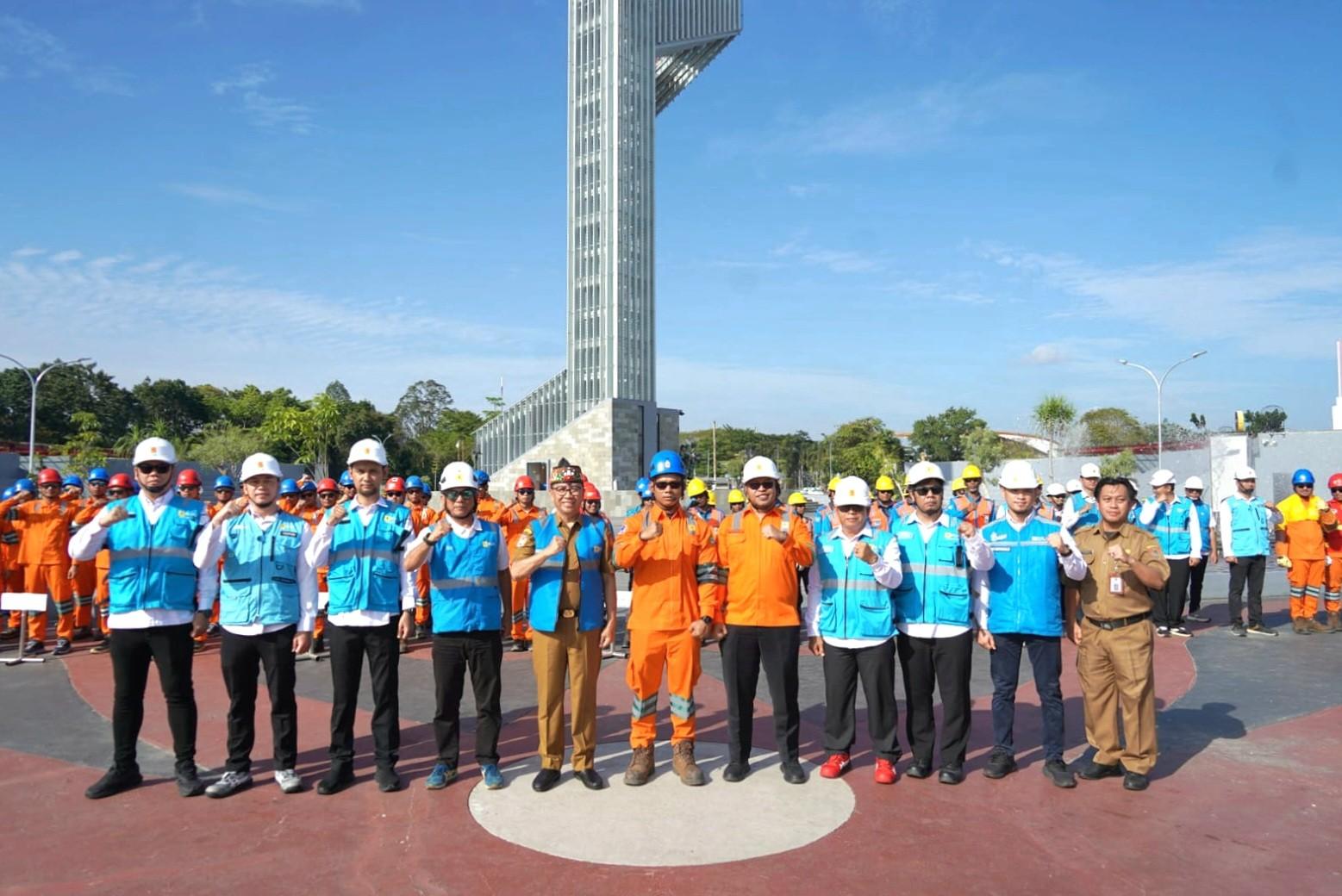 Plt. Sekda Kalteng Leonard S. Ampung Resmi Buka Kegiatan Bakti Karya PDKB PLN UID Kalselteng 2026   