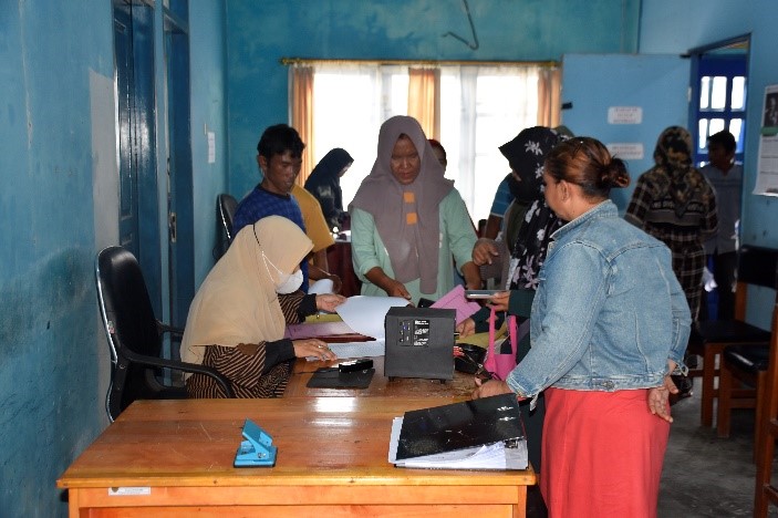 Dislutkan Laksanakan Fasilitasi Layanan Gerai Perijinan Kapal Perikanan di Sentra Nelayan Desa Kumai Kotawaringin Barat