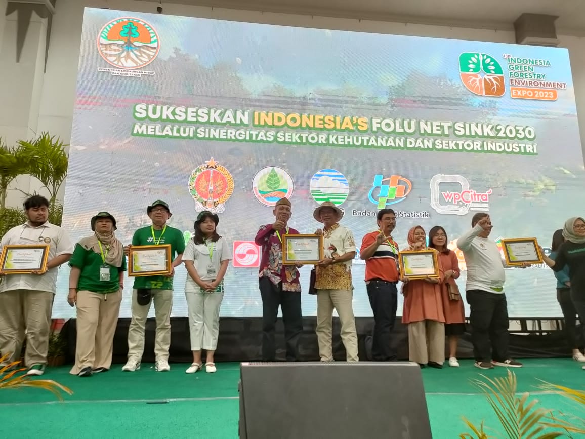 Pemprov. Kalteng Sabet Penghargaan Stand Terbaik II di 13th Indonesia Green Forestry and  Environment Expo