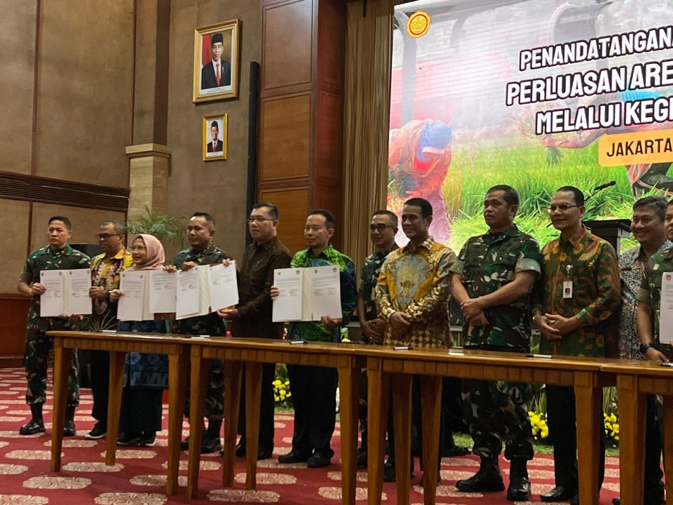 Dinas TPHP Prov. Kalteng Bekerja Sama dengan TNI Dukung Perluasan Areal Tanam Padi