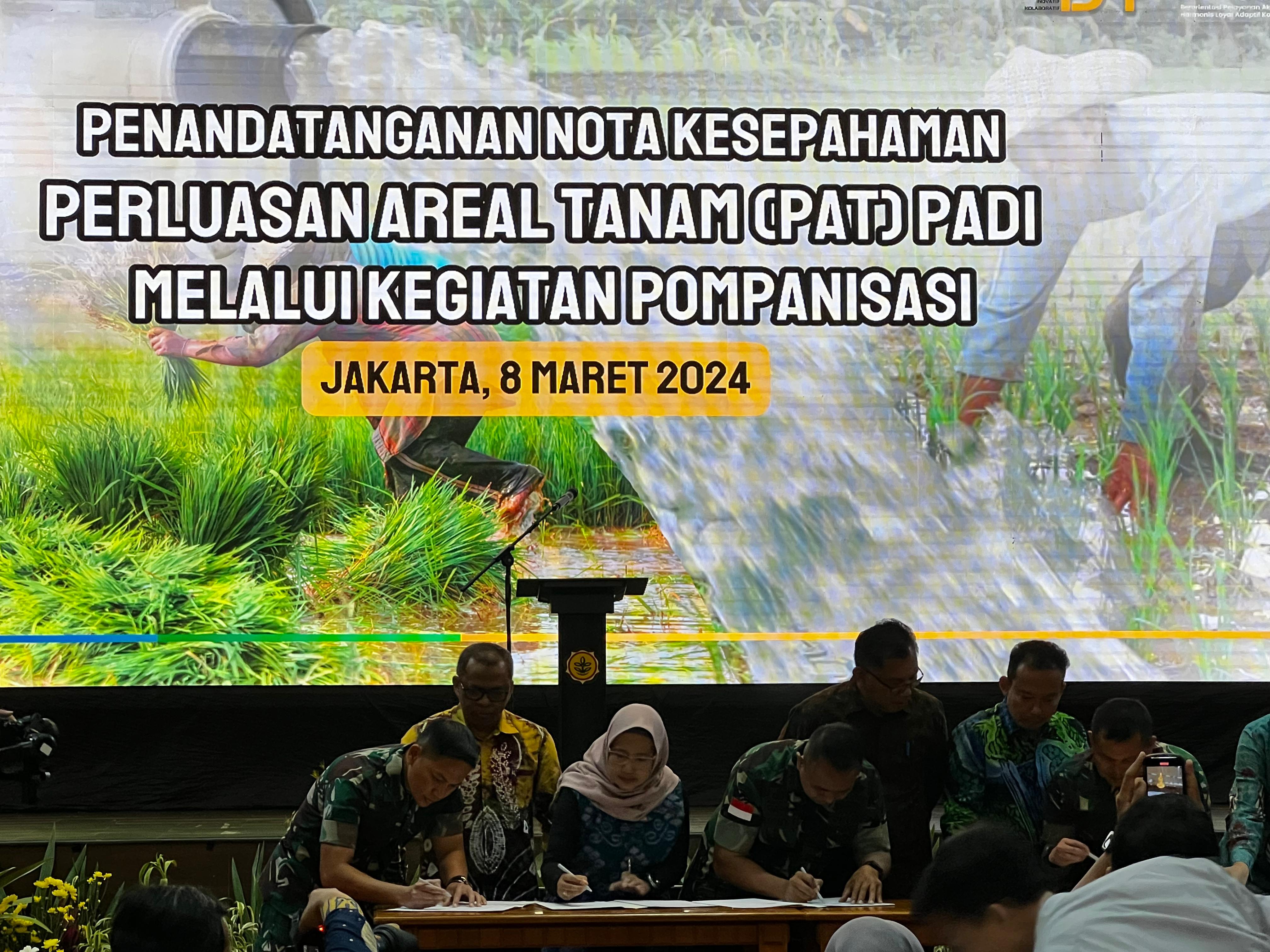 Dinas TPHP Prov. Kalteng Bekerja Sama dengan TNI Dukung Perluasan Areal Tanam Padi